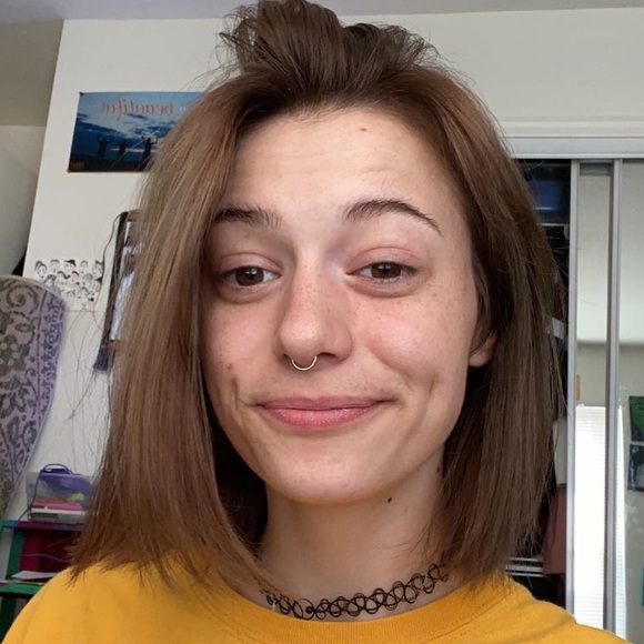 Meet your Posher, Madi - Picture 2 of 2